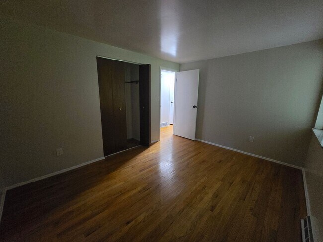 Building Photo - Beautiful 3 Bedroom Split Entry - Plum School District - AVAILABLE NOW