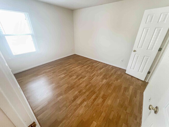 Building Photo - Alpharetta - 3BR - Finished Basement!