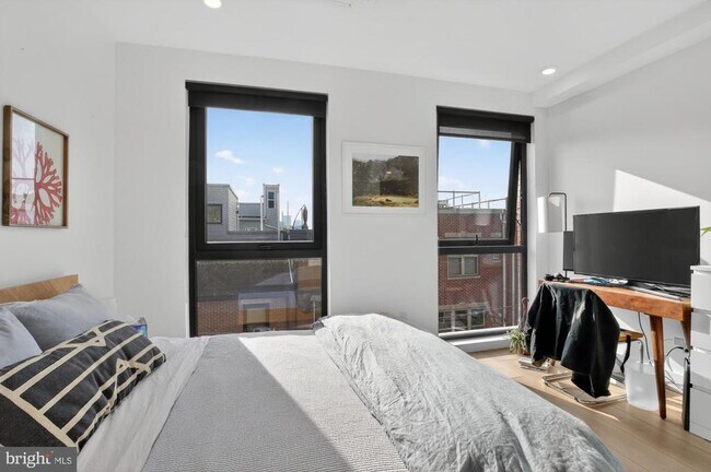 Building Photo - 2007 Cambridge St