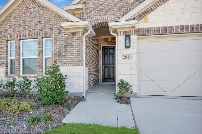 Building Photo - 2810 Woodbrook Dr