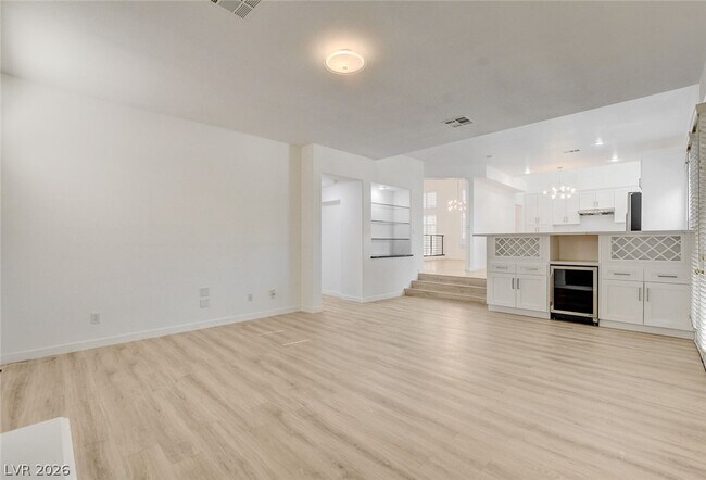 Building Photo - 8401 Desert Quail Dr
