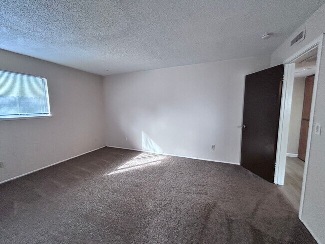 Building Photo - 5712-5714 Manzanita Avenue