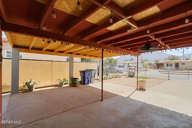 Building Photo - 10350 Kellogg St