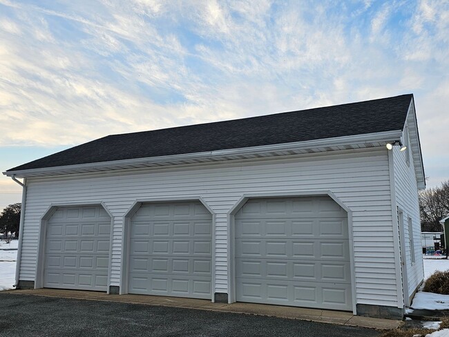 Building Photo - 616 N Washington St