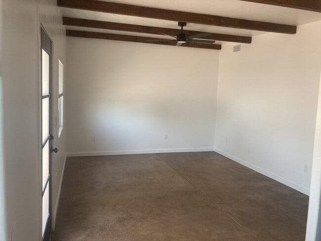 Building Photo - 1050 E Water St