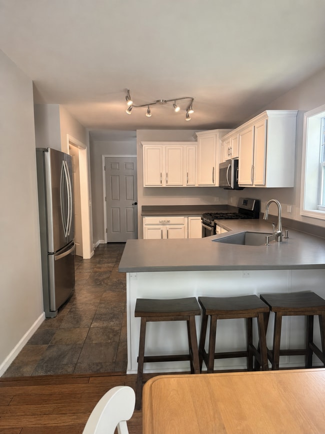Building Photo - Beautiful 3 Bedroom Home Near the Detroit River!