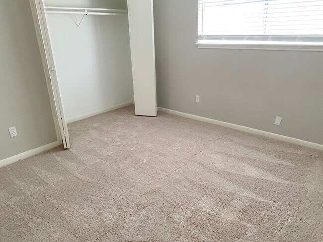 Building Photo - Triditional Spring Branch Beauty