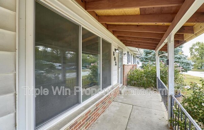 Building Photo - 803 Holiday Ave