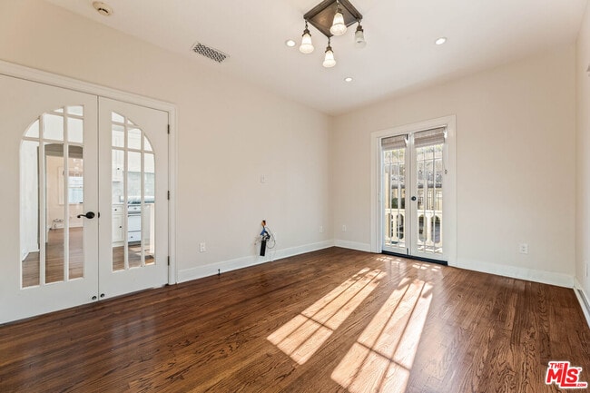 Building Photo - 602 11th St