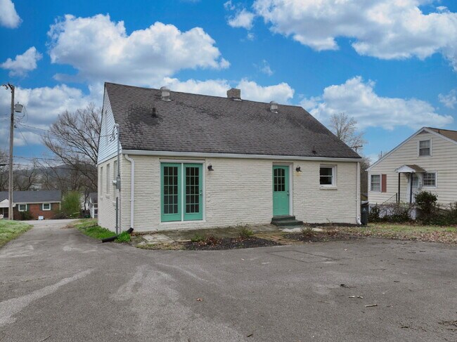 Building Photo - Renovated East Nashville Home | 3BR + Washer/Dryer + Off-Street Parking