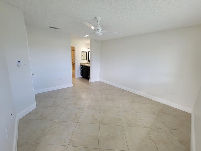 Building Photo - 4208 Glenmoor Dr