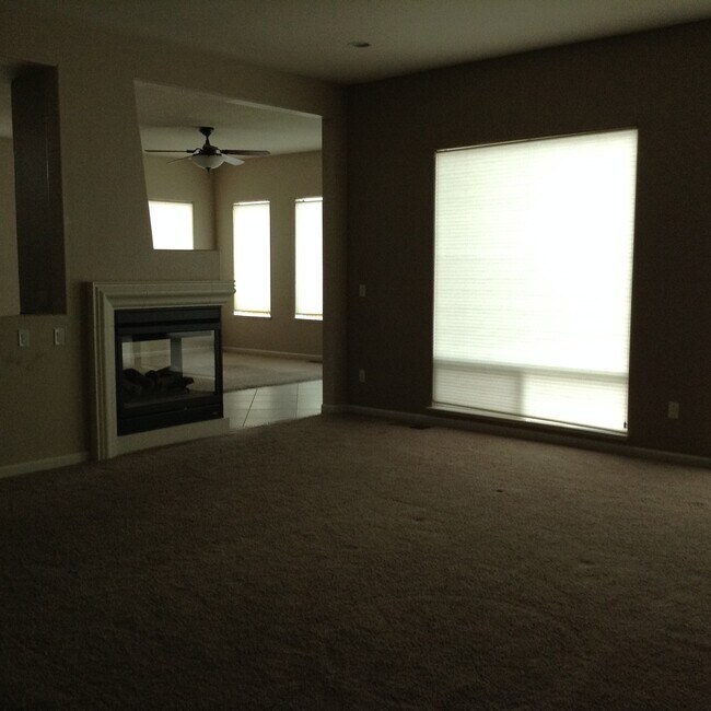 Building Photo - Beautiful Exective Home in D'Andrea