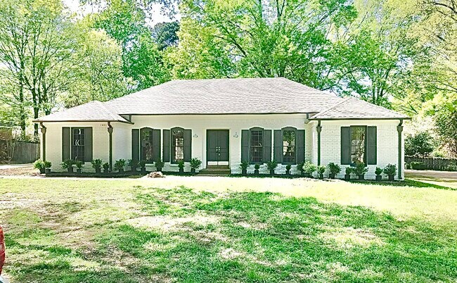 Building Photo - 1601 McHenry Cir E