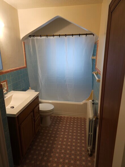 Building Photo - 234 Woolper Ave