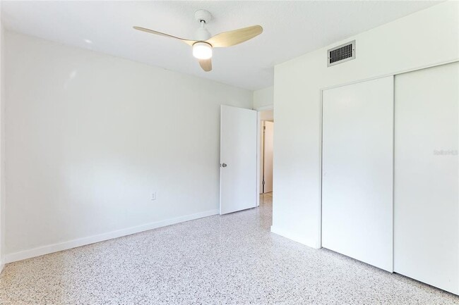 Building Photo - 2618 Valencia Dr