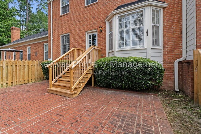 Building Photo - 344 Folkstone Cir