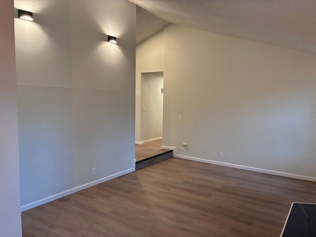 Building Photo - Your Newly Updated 3 Bed, 1 Bath Move-In Ready Home!