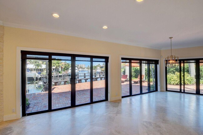 Building Photo - 1121 Bel Air Dr