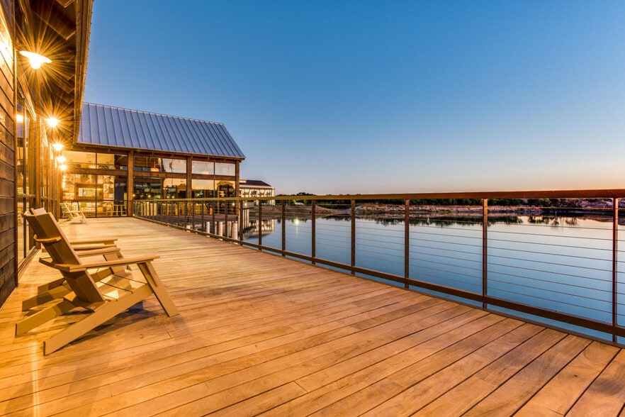 Building Photo - The Boat House