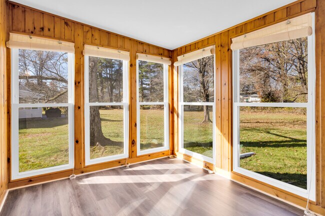 Building Photo - 26 Seminole Cir