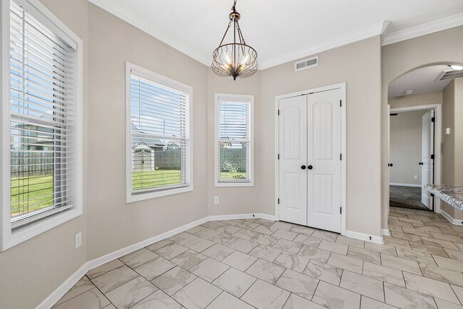 Building Photo - Pet Friendly Four Bedroom!