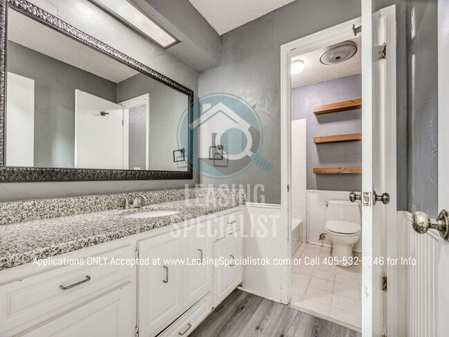 Building Photo - Warr Acres 3 Bed 2 Bath Home with a Pool!!