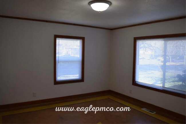 Building Photo - 5710 SE Woodstock Blvd