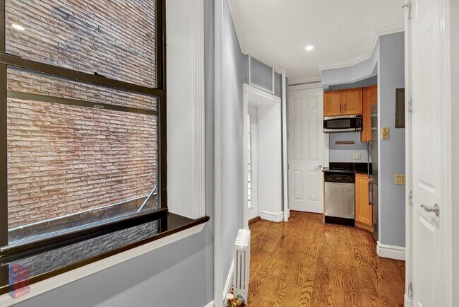 Building Photo - 330 E 35th St