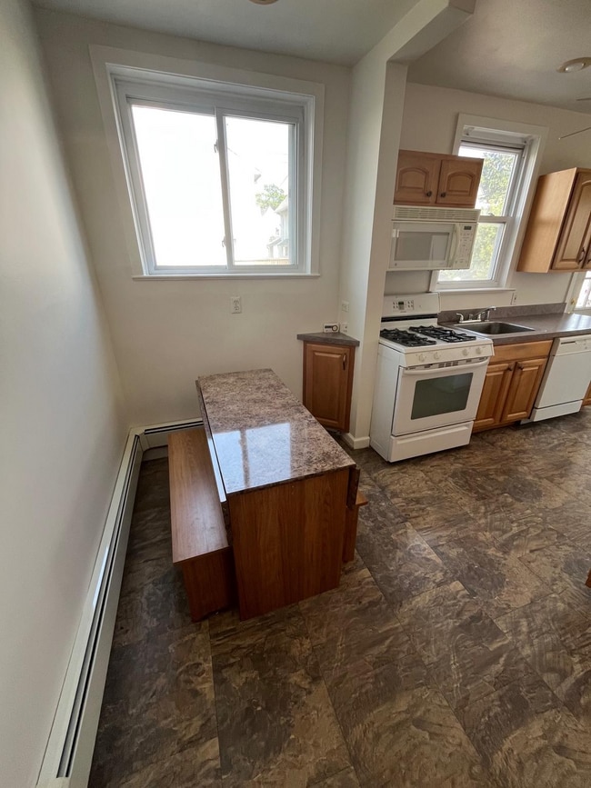 Building Photo - 4021 Dayton Rd