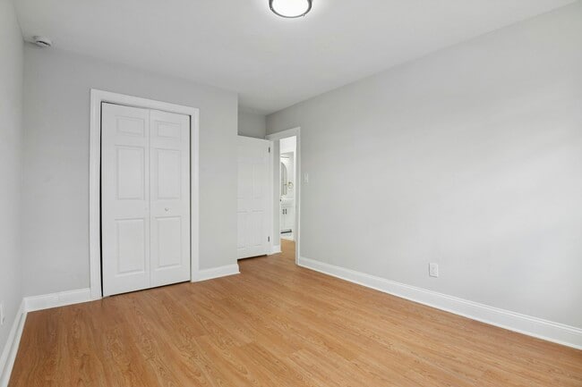 Building Photo - 527 Homestead Rd