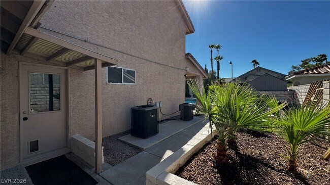 Building Photo - 2921 Channel Rock Dr