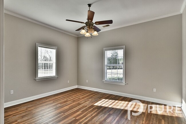 Building Photo - 5674 Duncan Rd