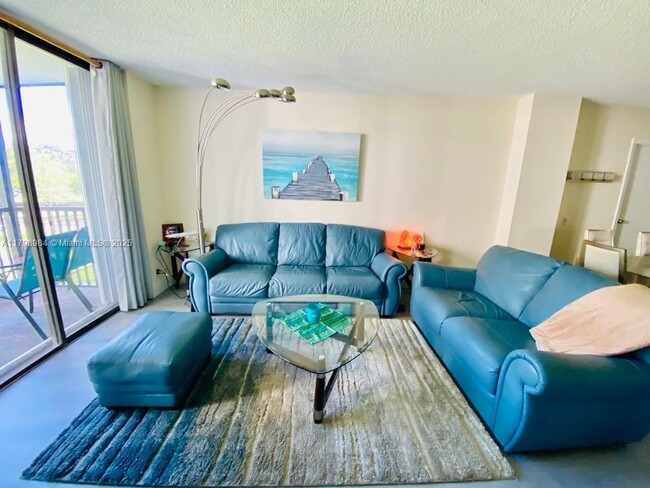 Primary Photo - 3475 N Country Club Dr