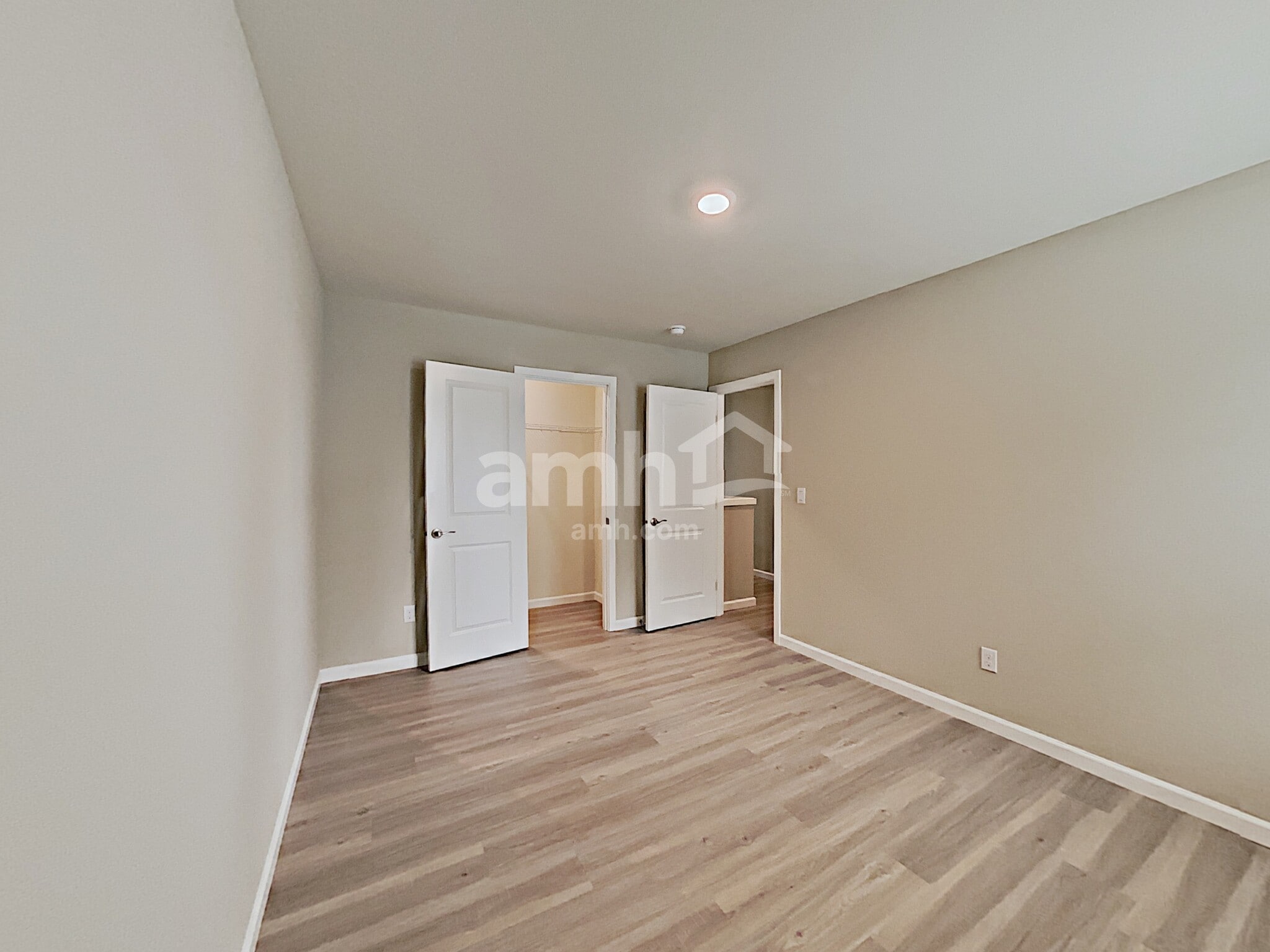 Building Photo - 5748 86th Dr NE