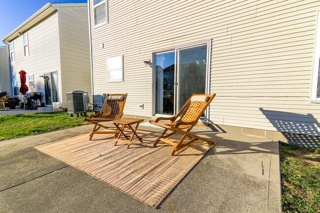 Building Photo - Fort Harrison State Park 4Bed Spacious Retreat