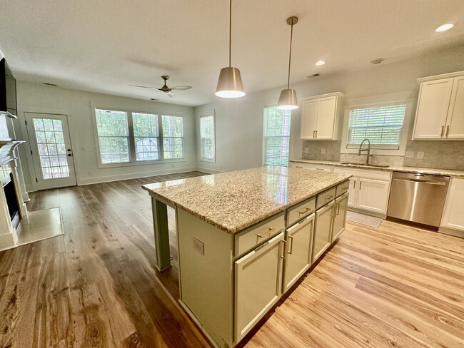 Building Photo - Stunning Four Bedroom Low Country Home in ...