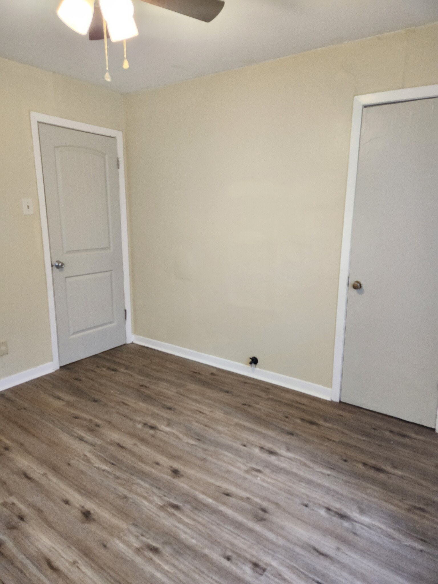 Back Bedroom - 608 Campbell St