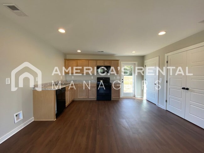 Building Photo - Home for Rent in Talladega, AL...Available to View with 48-hour notice!!!