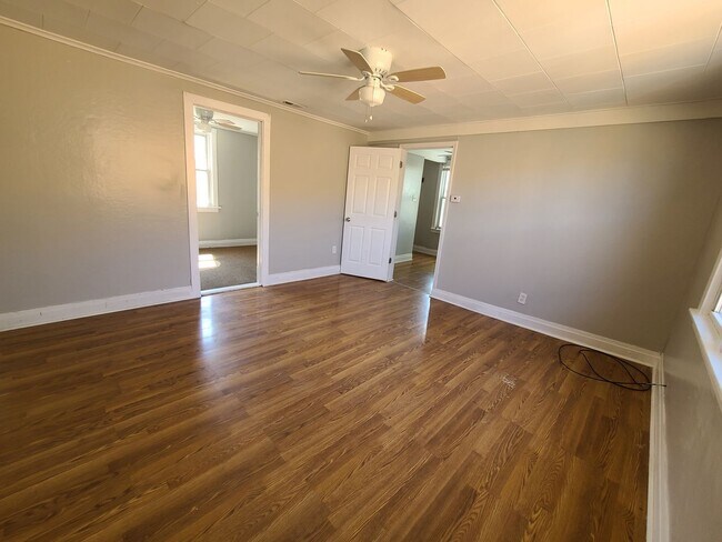 Building Photo - 6035 S Karlov Ave