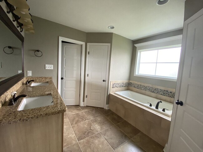 Building Photo - Adorable home in Lowndes County