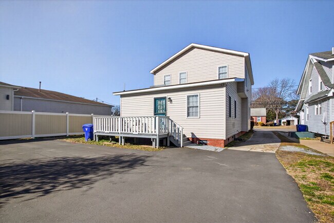 Building Photo - 2818 Tidewater Dr