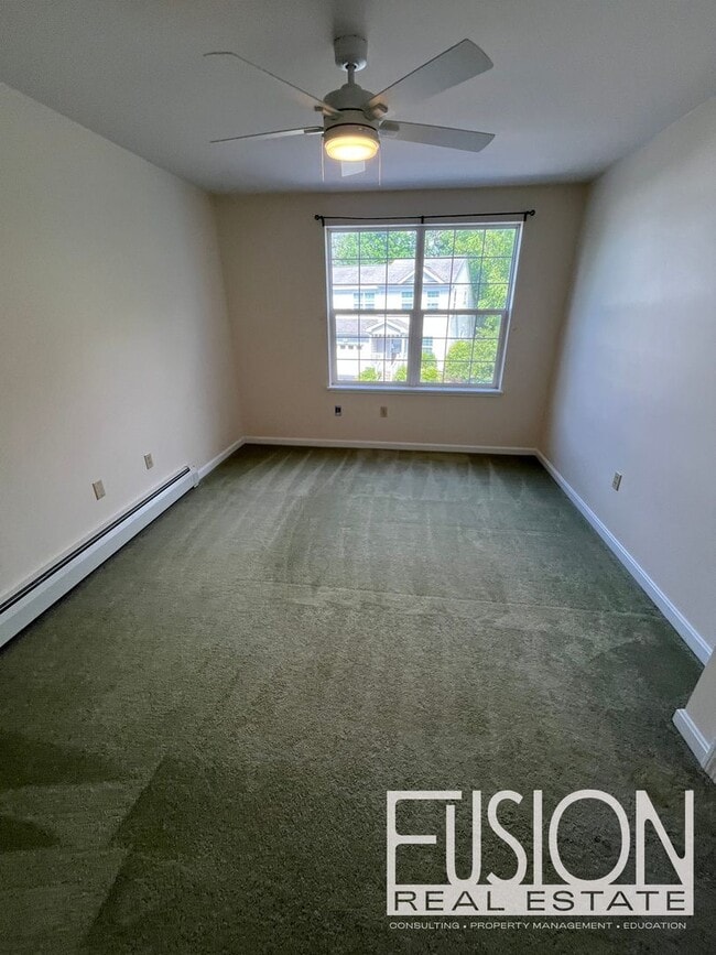 Building Photo - Impeccably Maintained 3bd, 2 bth Stonington Circle Condo!