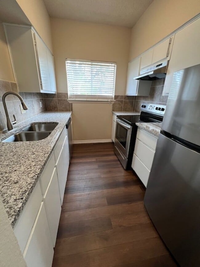 Building Photo - 101/103 Hughson Court