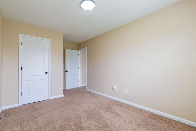 Building Photo - 3 Bed/2 Bath Townhouse in Douglasville!