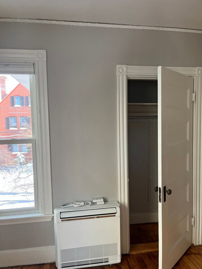 Building Photo - 130 Neal St