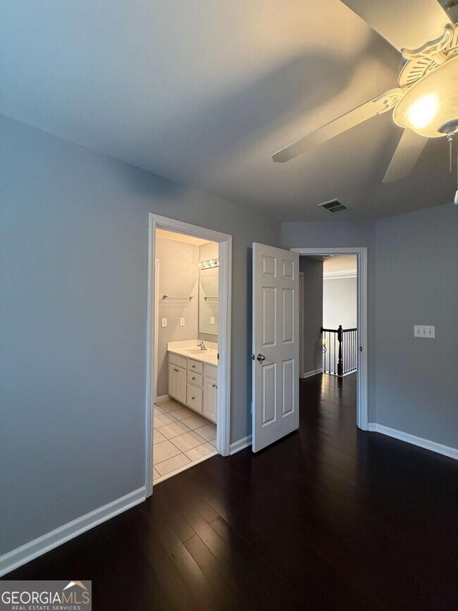 Building Photo - 2501 Royston Dr