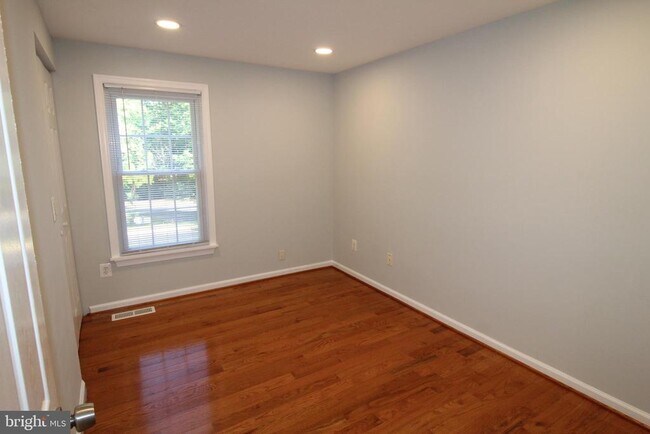 Building Photo - 10089 Bunker Woods Ct