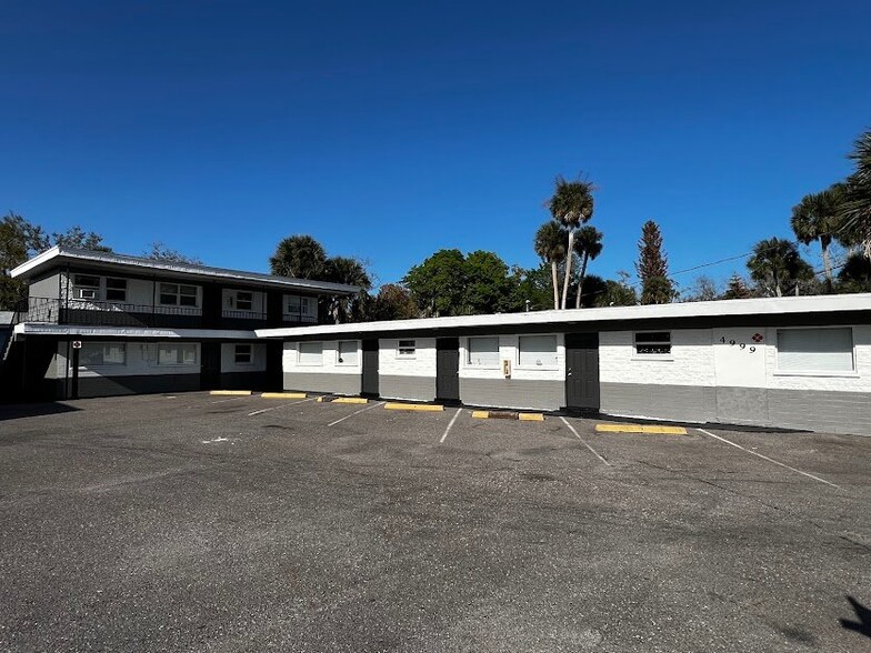 Building Photo - 4999 S Ridgewood Ave