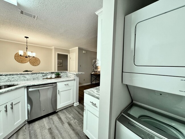 Building Photo - REDUCED PRICE! Updated 1st Floor/1-Level Condo Ready NOW! Includes Water, Sewer, Trash, Landscapi...