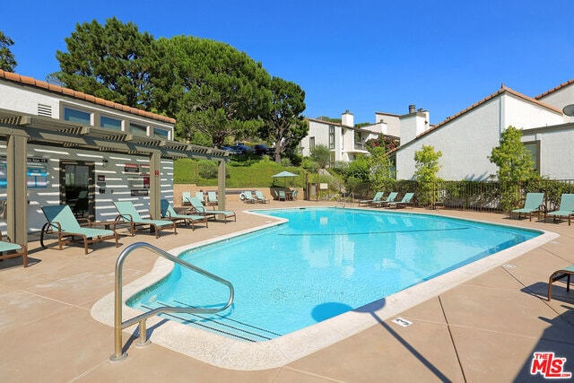 Building Photo - 1650 Palisades Dr